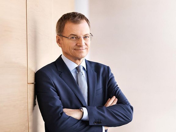 stelzer-portrait.jpg