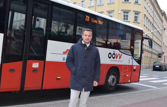 Oeffentlicher_Verkehr.jpg